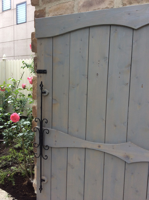 大きな扉を開けると目隠しフェンスに早変わり!
