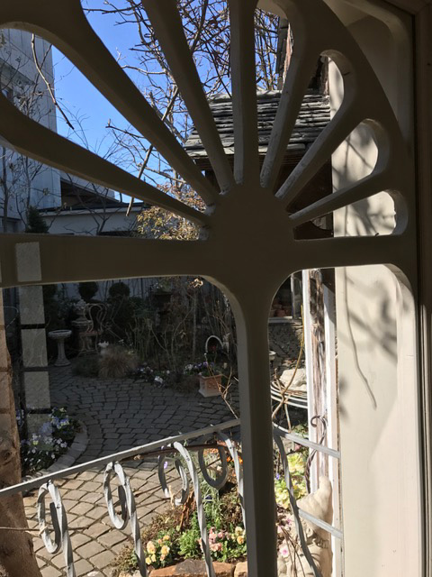 中からもお庭が見られます。