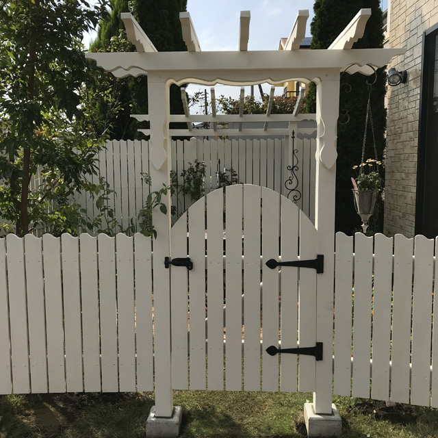 こちらのゲートを開くとお庭！！