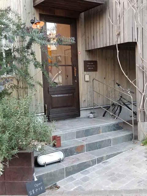 素敵なカフェの入り口が出来ました。