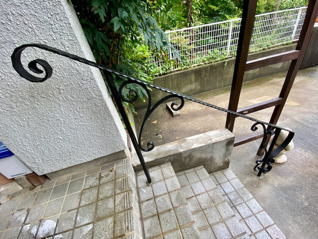 オールドローズ中心の素敵なお庭です。