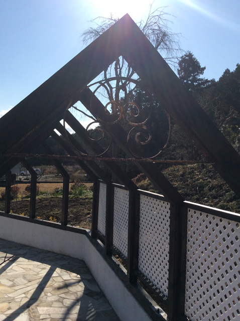 和風建築のお宅にローズガーデンができました!